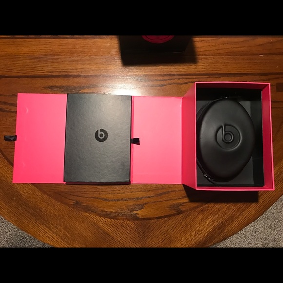 Studio Beats by dr. Dre! - Picture 4 of 8